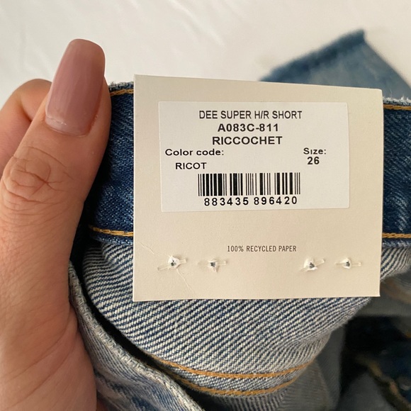 Brand new tag on agolde dee short - Picture 2 of 6